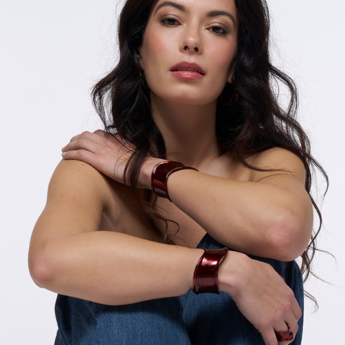 Joncs et bracelets colorés : la touche d’élégance en toute saison